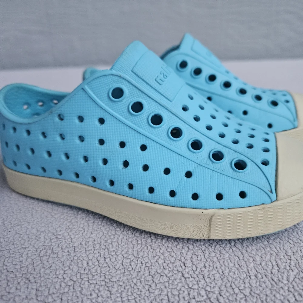 Native Jefferson Toddler SZ C8 Blue Bone Slip-On Water Shoes Unisex